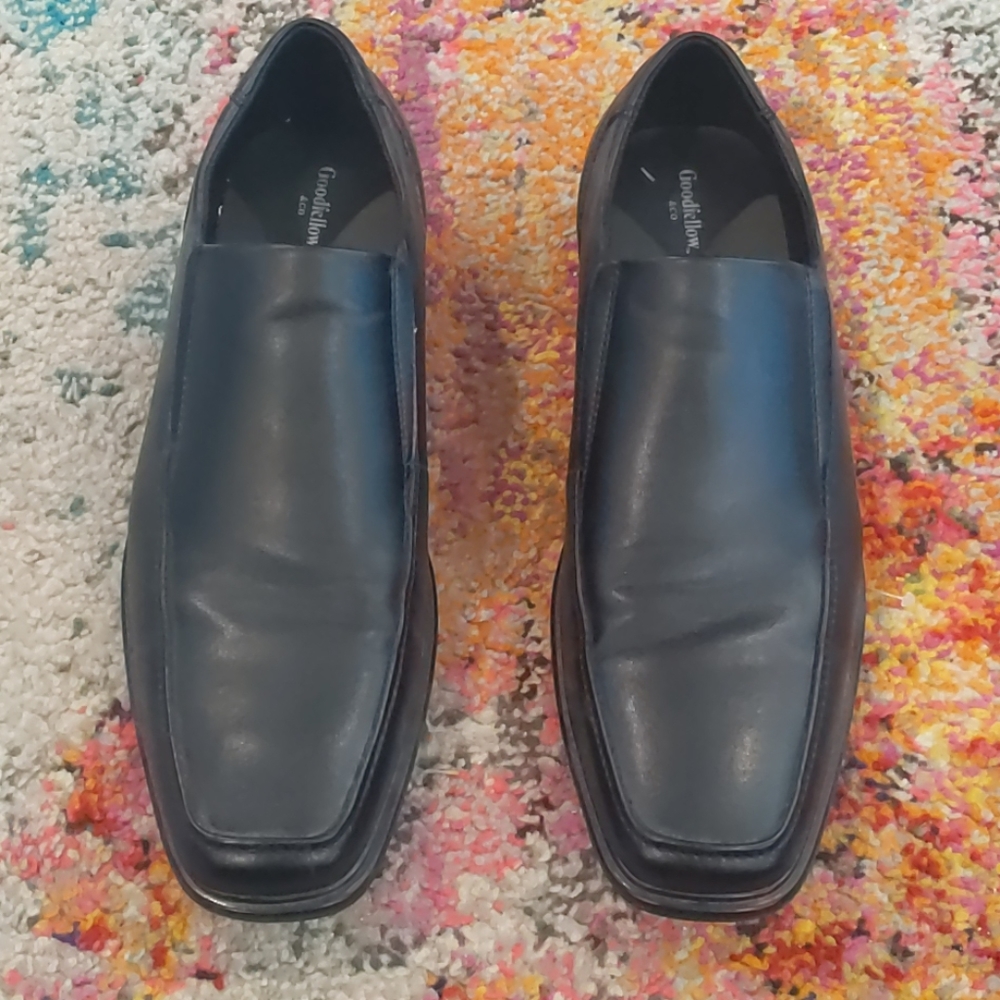 Men's dress shoes
